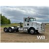 Image 2 : 2013 KENWORTH T800 T/A DAY CAB TRUCK TRACTOR