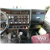 Image 8 : 2011 KENWORTH T800 T/A SLEEPER WINCH TRACTOR