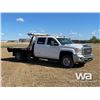 Image 2 : 2018 GMC 3500HD CREW CAB FLATBED TRUCK