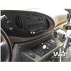 Image 11 : 2001 FORD E450 CUTAWAY HANDICAP TRANSPORT