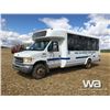 Image 1 : 2001 FORD E450 CUTAWAY HANDICAP TRANSPORT