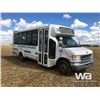 Image 3 : 2001 FORD E450 CUTAWAY HANDICAP TRANSPORT