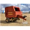 Image 2 : 2000 NEW HOLLAND 688 ROUND BALER