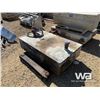 Image 4 : ALUMINUM SQUARE FUEL TANK & HAND PUMP
