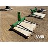 Image 2 : JOHN DEERE 3 PT BALE SPEAR