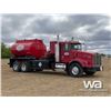 Image 2 : 2001 KENWORTH T800B T/A PRESSURE TRUCK