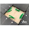 Image 3 : (16) 15" X 15" RV PADS