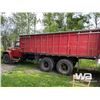 Image 4 : 1971 IHC LOADSTAR 1800 T/A GRAIN TRUCK