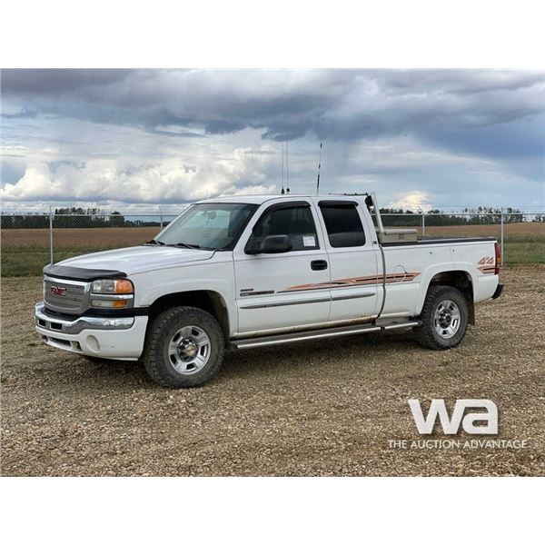 2003 GMC SIERRA 2500 CREW CAB PICKUP