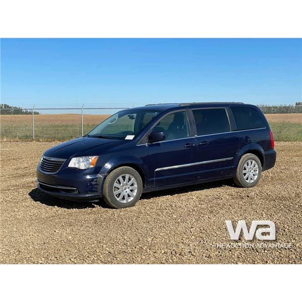 2013 CHRYSLER TOWN & COUNTRY 6-PASSENGER VAN