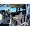 Image 6 : 2013 CHRYSLER TOWN & COUNTRY 6-PASSENGER VAN