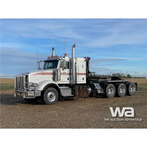 2013 PETERBILT 367 TRI-DRIVE WINCH TRACTOR