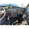 Image 7 : 1986 KENWORTH C500 402 IN T/A T/A BED TRUCK