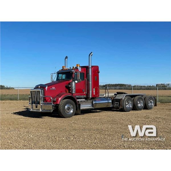 2015 KENWORTH T800 TRI-DRIVE SLEEPER TRUCK
