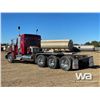Image 4 : 2015 KENWORTH T800 TRI-DRIVE SLEEPER TRUCK