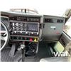 Image 8 : 2015 KENWORTH T800 TRI-DRIVE SLEEPER TRUCK