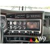 Image 9 : 2015 KENWORTH T800 TRI-DRIVE SLEEPER TRUCK