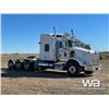 Image 2 : 2015 KENWORTH T800 TRI-DRIVE SLEEPER TRUCK