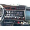 Image 9 : 2015 KENWORTH T800 TRI-DRIVE SLEEPER TRUCK