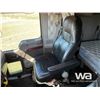 Image 7 : 2015 KENWORTH T800 TRI-DRIVE SLEEPER TRUCK