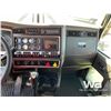Image 8 : 2015 KENWORTH T800 TRI-DRIVE SLEEPER TRUCK