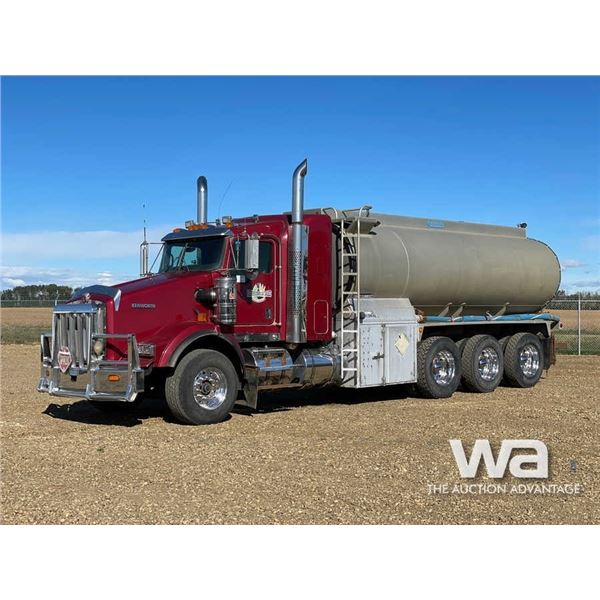 2012 KENWORTH T800 TRI-DRIVE 22,000 L TANK TRUCK