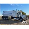 Image 2 : 2013 PETERBILT 367 TRI/A SLEEPER TANK TRUCK