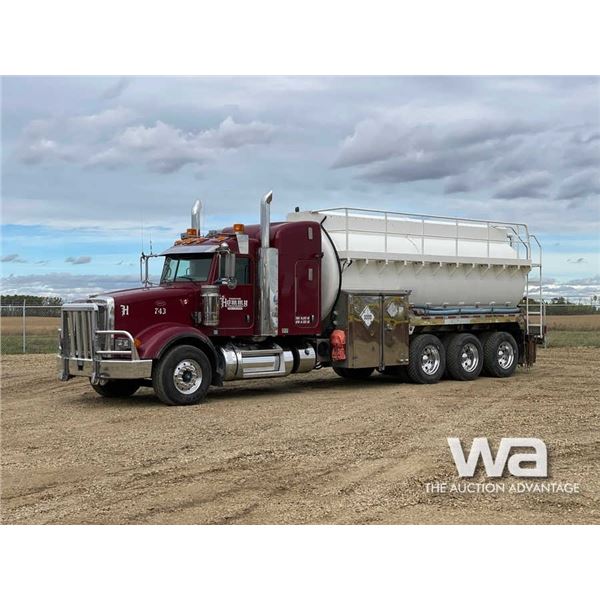 2013 PETERBILT 367 TRI/A SLEEPER TANK TRUCK