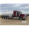 Image 2 : 2013 PETERBILT 367 TRI/A SLEEPER TANK TRUCK