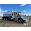 Image 2 : 2010 KENWORTH T800 TRI/A SLEEPER TANK TRUCK