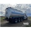 Image 3 : 2010 KENWORTH T800 TRI/A SLEEPER TANK TRUCK