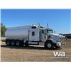 Image 2 : 2008 KENWORTH T800 TRI/A SLEEPER TANK TRUCK
