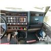 Image 8 : 2008 KENWORTH T800 TRI/A SLEEPER TANK TRUCK