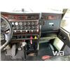 Image 8 : 2007 KENWORTH T800 TRI/A SLEEPER TANK TRUCK