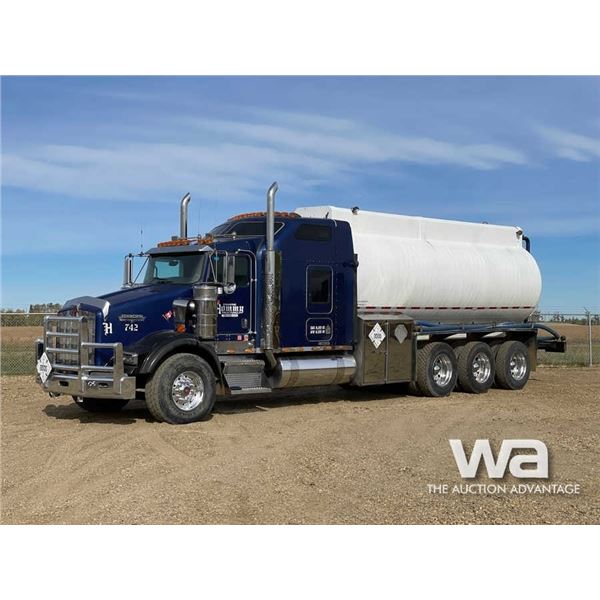 2006 KENWORTH T800 TRI/A SLEEPER TANK TRUCK