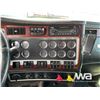 Image 9 : 2006 KENWORTH T800 TRI/A SLEEPER TANK TRUCK