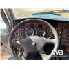Image 10 : 2005 KENWORTH T800B TRI DRIVE TANK TRUCK