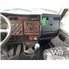 Image 8 : 2005 KENWORTH T800B TRI DRIVE TANK TRUCK