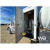 Image 21 : 2006 PETERBILT 378 14,740 L T/A SLEEPER TANK TRUCK