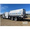 Image 4 : 2006 PETERBILT 378 14,740 L T/A SLEEPER TANK TRUCK