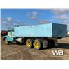 Image 4 : 1961 KENWORTH 923 T/A GRAIN TRUCK