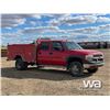 Image 2 : 2002 CHEVROLET 3500HD CREW CAB MECHANICS TRUCK