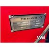 Image 5 : 2007 TIRE BALANCER