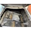 Image 5 : SQUARE SLIPTANK & POLY TOOL BOX