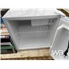 Image 5 : SALTON MINI FRIDGE, (2) COUNTER TOP OVENS