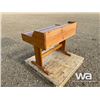 Image 4 : NATURAL WOOD DESK