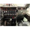 Image 8 : 2009 KENWORTH T800 T/A SLEEPER WINCH TRACTOR
