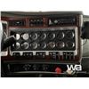 Image 9 : 2009 KENWORTH T800 T/A SLEEPER WINCH TRACTOR