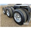 Image 24 : 2018 KENWORTH T880 TRI DRIVE SLEEPER TRUCK TRACTOR