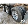 Image 21 : 2012 KENWORTH T800 TRI DRIVE SLEEPER TRUCK TRACTOR